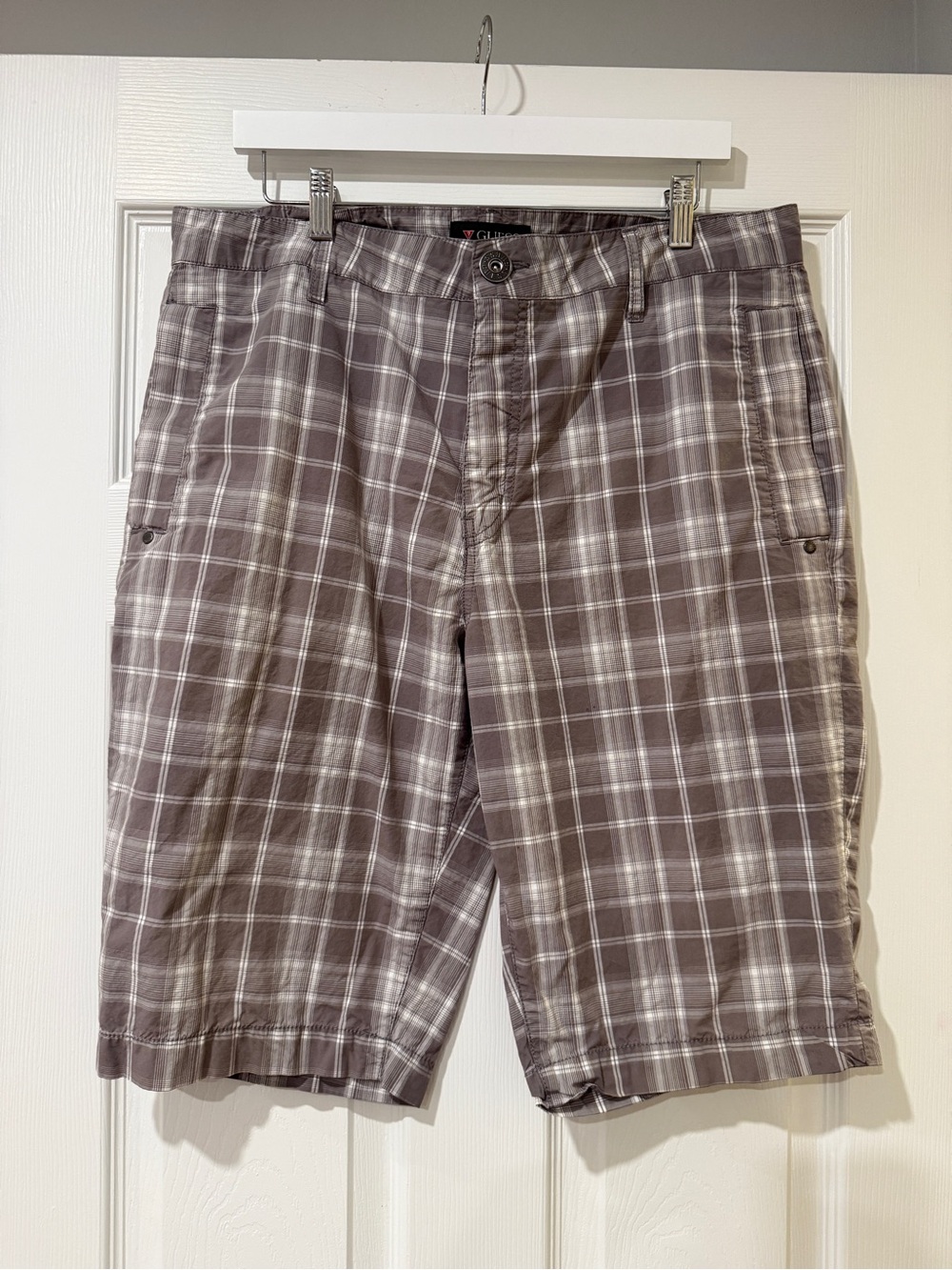 Guess Men’s Gray Plaid Flat Front Shorts